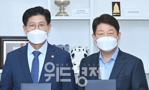 노형욱 국토교통부 장관(좌)과 권영진 대구시장(우)